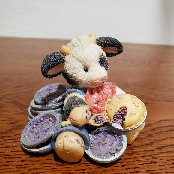 Mary's Moo Moos Other - Mary's Moo Moos "Cow Pies" Figurine